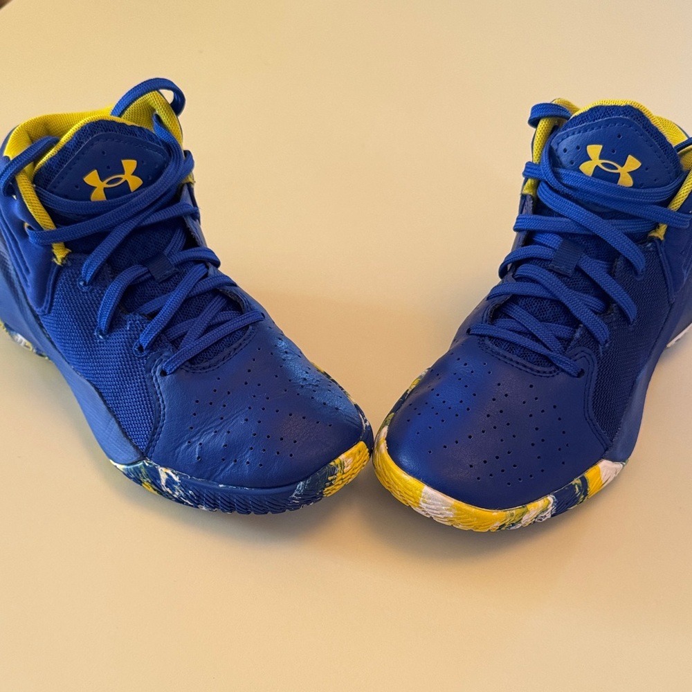 Under Armour Jet 21 Basketball shoes. Boys 4Y. - Picture 5 of 7